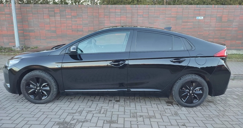 Hyundai IONIQ cena 58900 przebieg: 172500, rok produkcji 2017 z Kołobrzeg małe 562